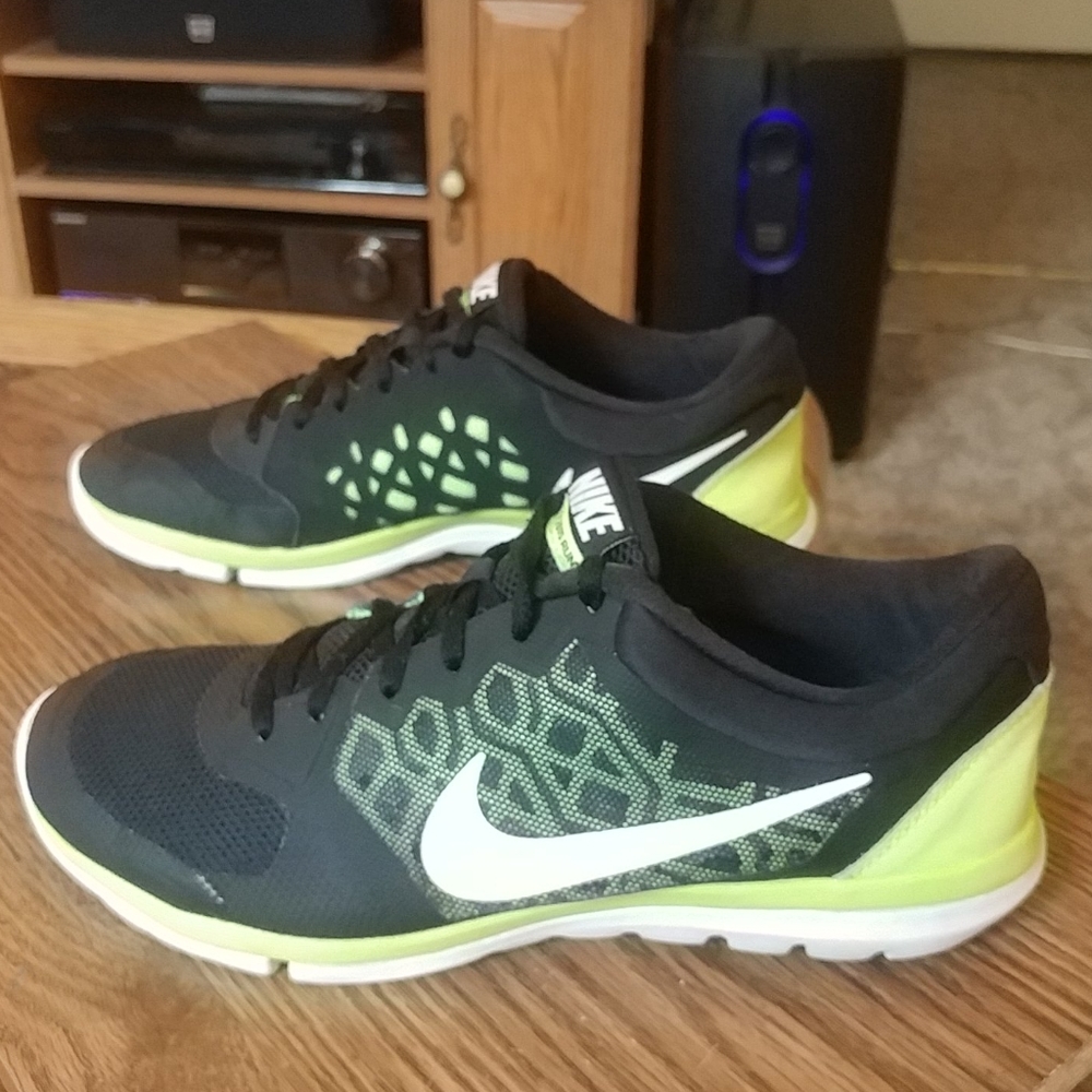 NIKE Flex Run 2015 Mens sz 9